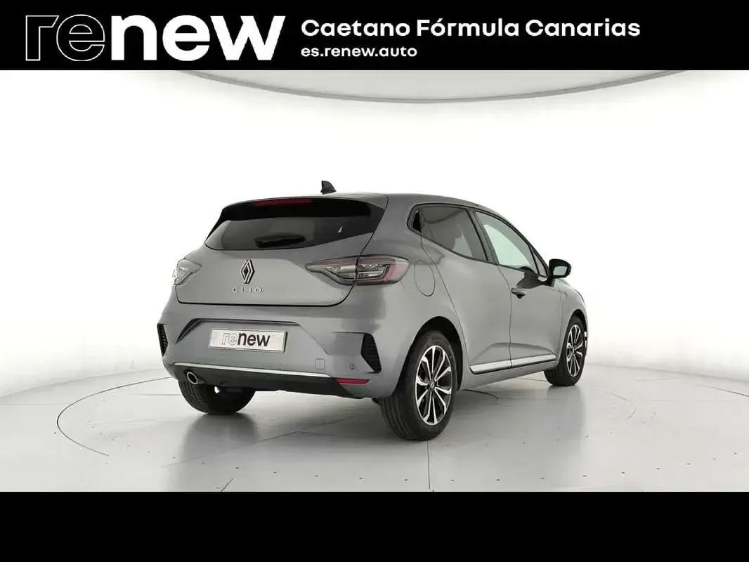Usado Renault Clio Techno 114 CV (83 kW) 2025 Gris Utilitario