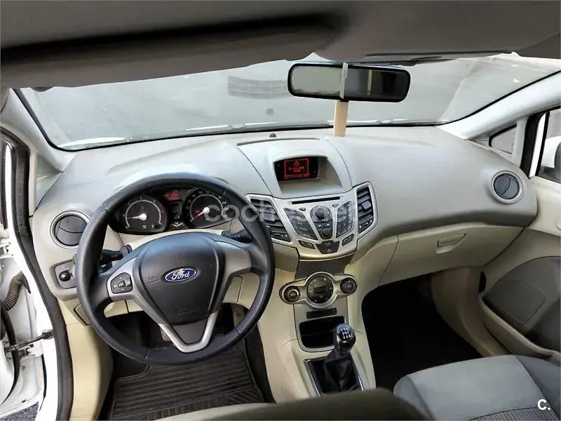 Usado Ford Fiesta Trend 68 CV (50 kW) 2008 Blanco Utilitario
