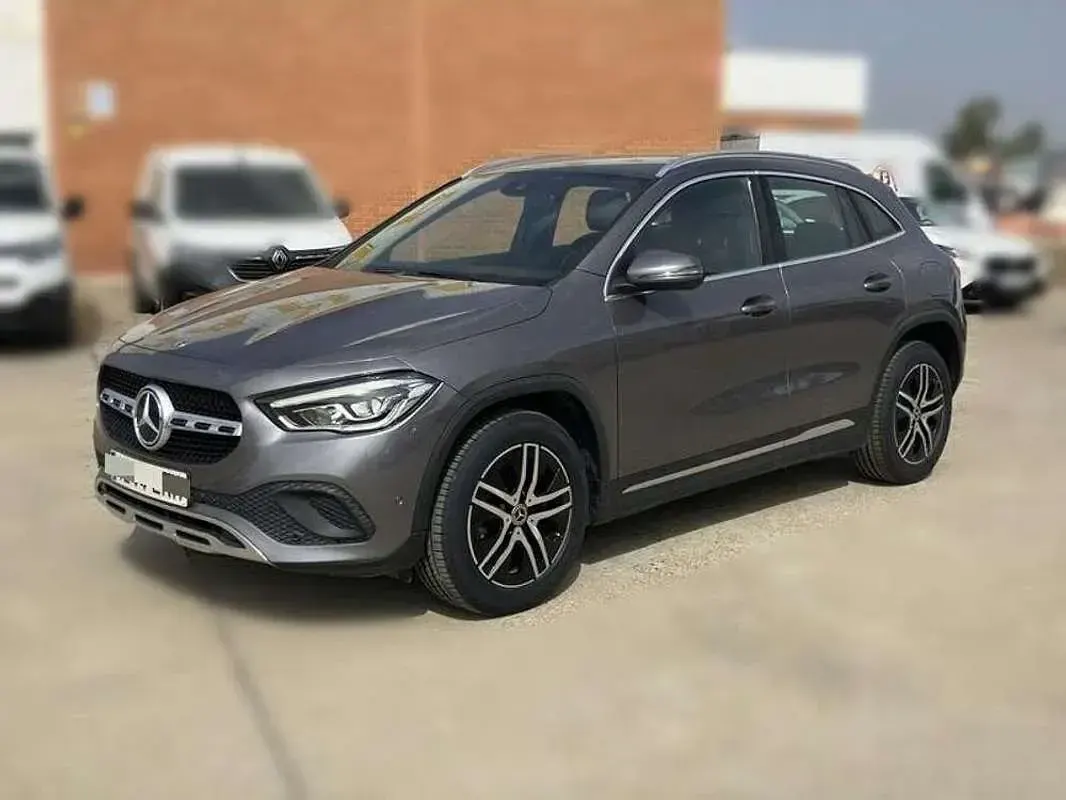 Usado Mercedes GLA180 136 CV (100 kW) 2021 Gris SUV