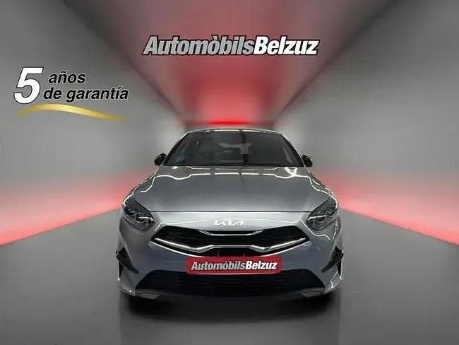 Używany Kia Ceed 101 KM (74 kW) 2025 Szary Hatchback