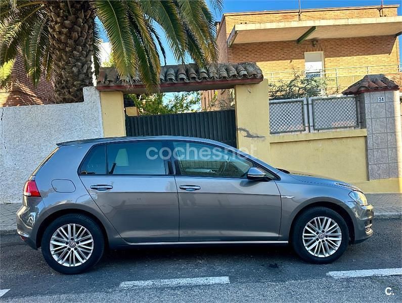 Usado VW Golf VII Advance 105 CV (77 kW) 2015 Gris / plata Berlina