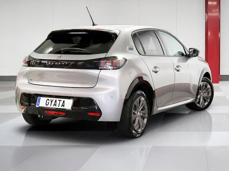 Usado Peugeot e-208 Allure 100 kW (136 CV) 2023 Gris Utilitario