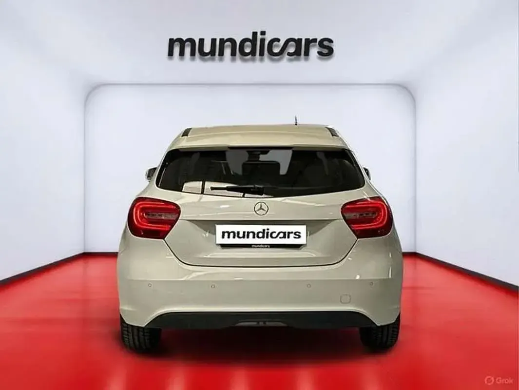 Usado Mercedes A180 Style 122 CV (89 kW) 2013 Blanco Berlina