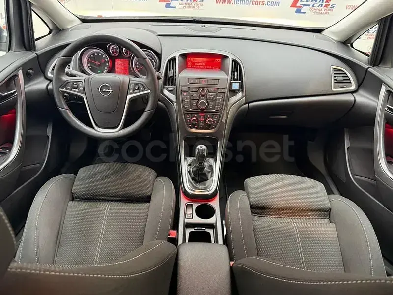 Usado Opel Astra Selective 140 CV (102 kW) 2012 Gris / plata Berlina