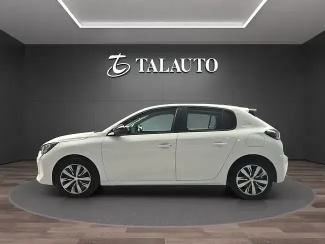 Usado Peugeot 208 Active 102 CV (75 kW) 2022 Blanco Utilitario