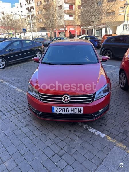 Rojo Usado 2011 VW Passat Advance Berlina | 6400 € (Buen precio) - Imagen 1/4