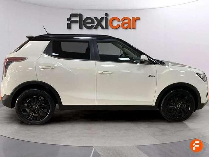 Usado Ssangyong (KGM) Tivoli Limited 163 CV (119 kW) 2020 Gris SUV