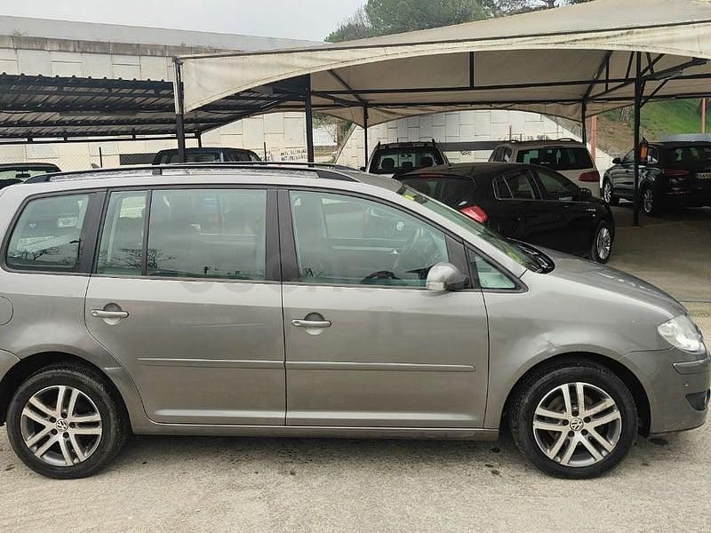 Usado VW Touran Highline 140 CV (102 kW) 2008 Gris / plata Monovolumen