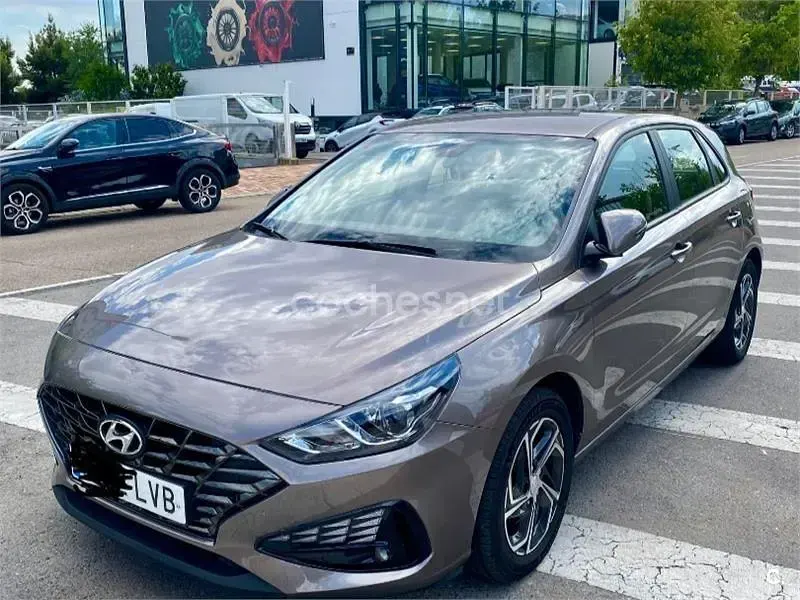 Usado Hyundai i30 116 CV (85 kW) 2021 Beige Berlina