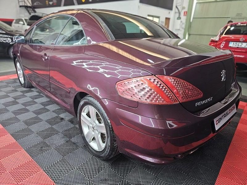 Usado Peugeot 307 CC 110 CV (80 kW) 2004 Granate Descapotable