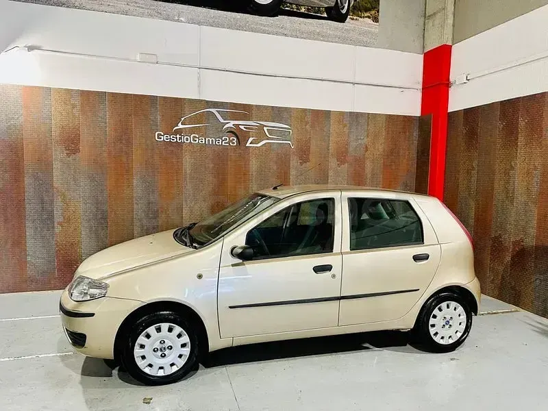 Usado Fiat Punto Classica 60 CV (44 kW) 2008 Beige Utilitario
