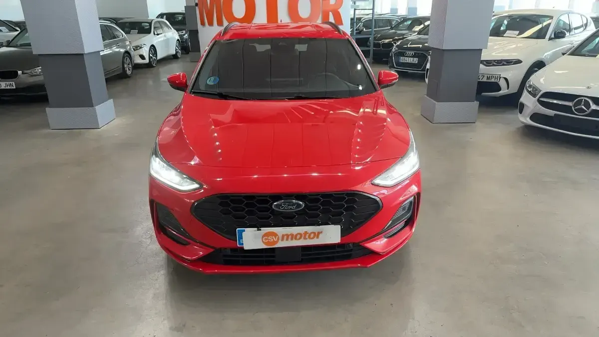 Usado Ford Focus ST-Line 125 CV (91 kW) 2024 Rojo Utilitario