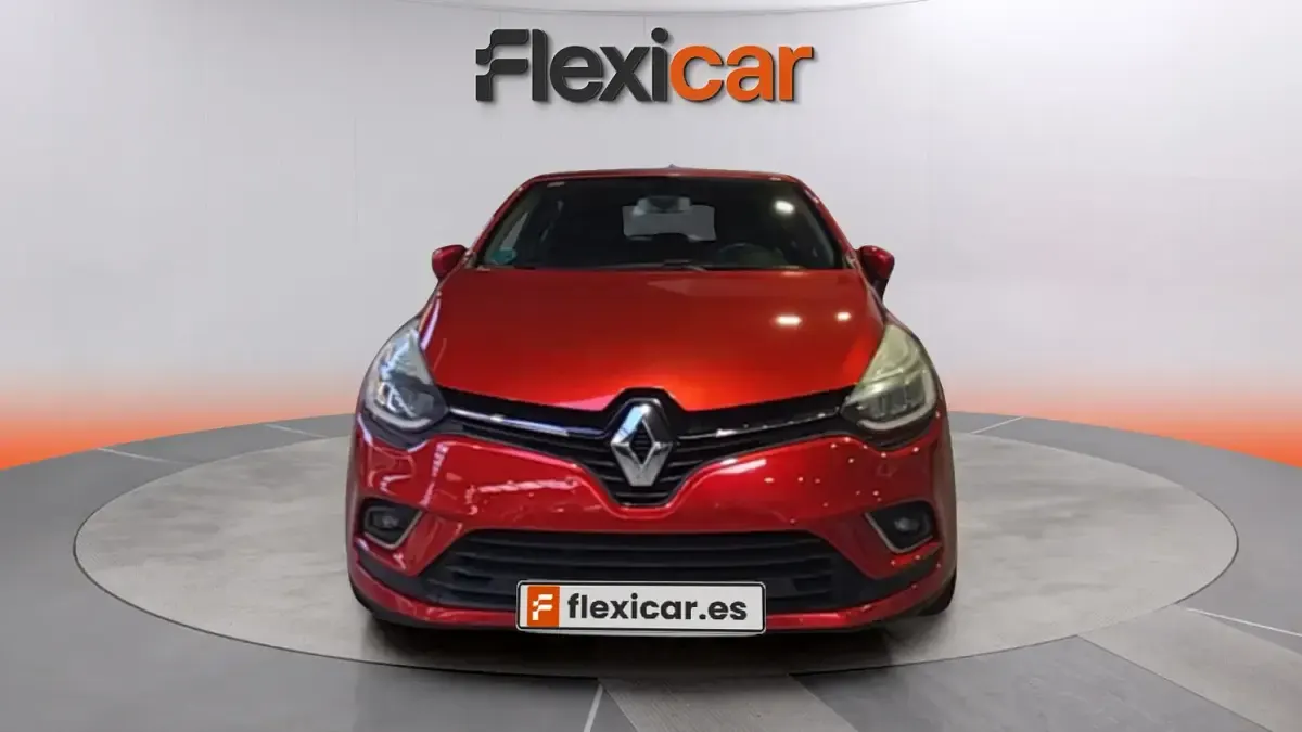 Usado Renault Clio Zen 90 CV (66 kW) 2017 Rojo Utilitario
