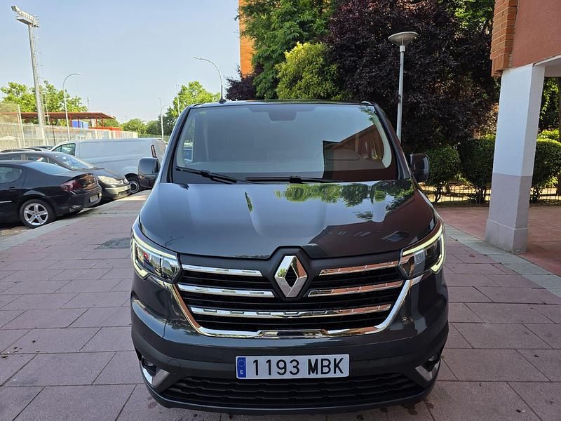 Usado Renault Trafic Equilibre 150 CV (110 kW) 2022 Gris / plata Monovolumen