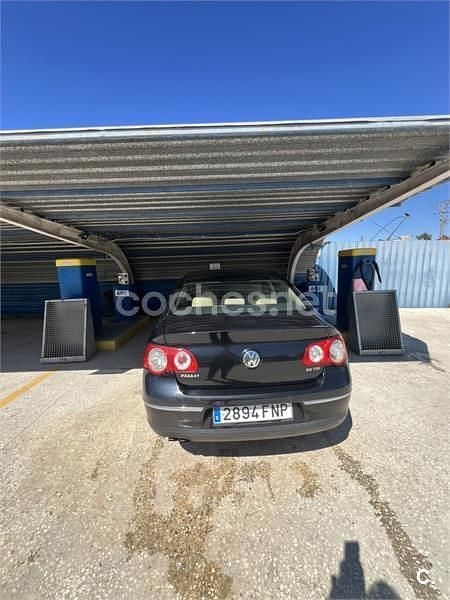 Usado VW Passat Highline 140 CV (102 kW) 2008 Negro Berlina