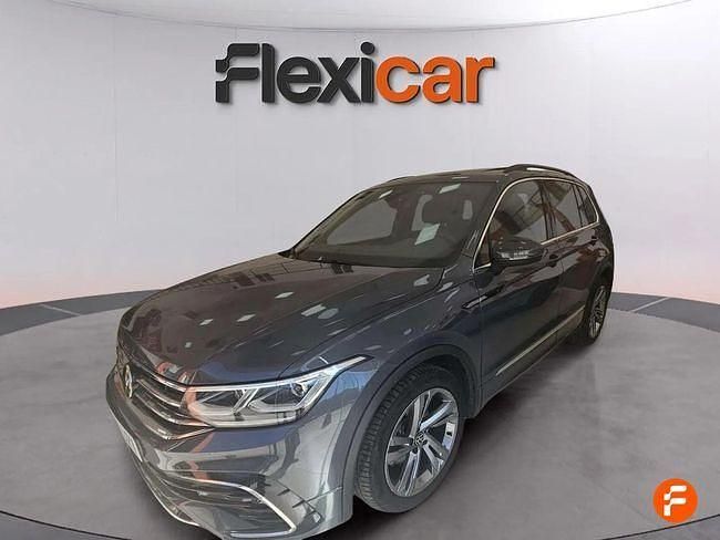 Usado VW Tiguan R-line 150 CV (110 kW) 2021 Gris / plata SUV