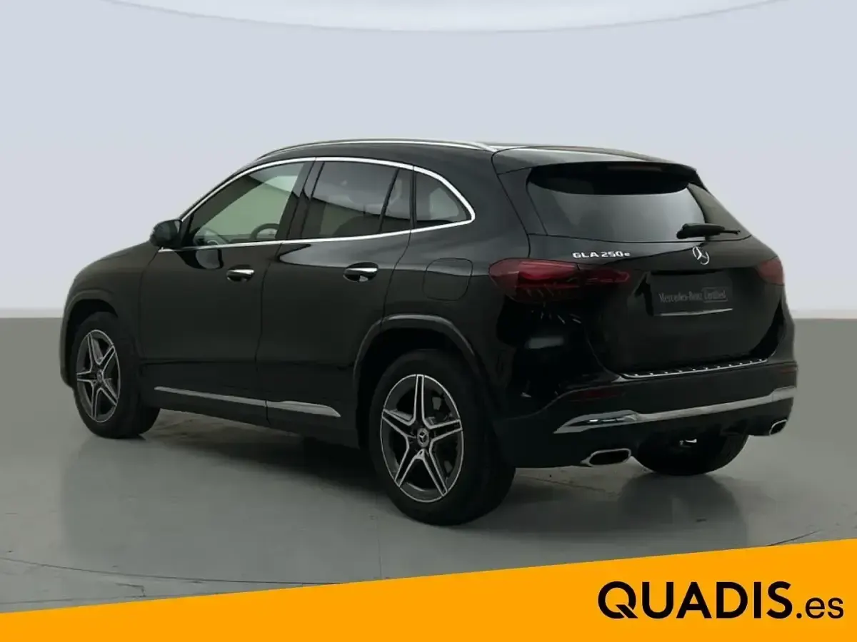 Usado Mercedes GLA250 AMG line 218 CV (160 kW) 2025 Negro noche SUV
