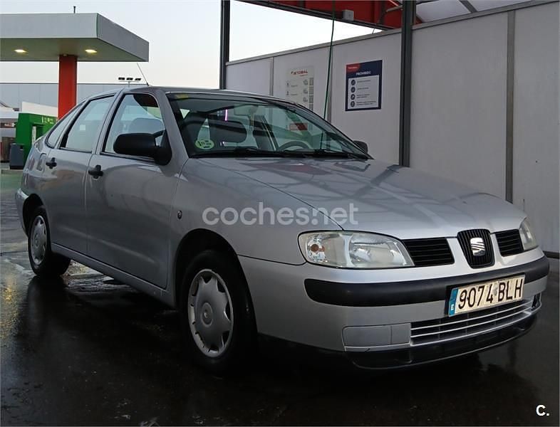 Gris / plata Usado 2001 Seat Cordoba Stella Berlina | 2300 € (Precio justo) - Imagen 1/4