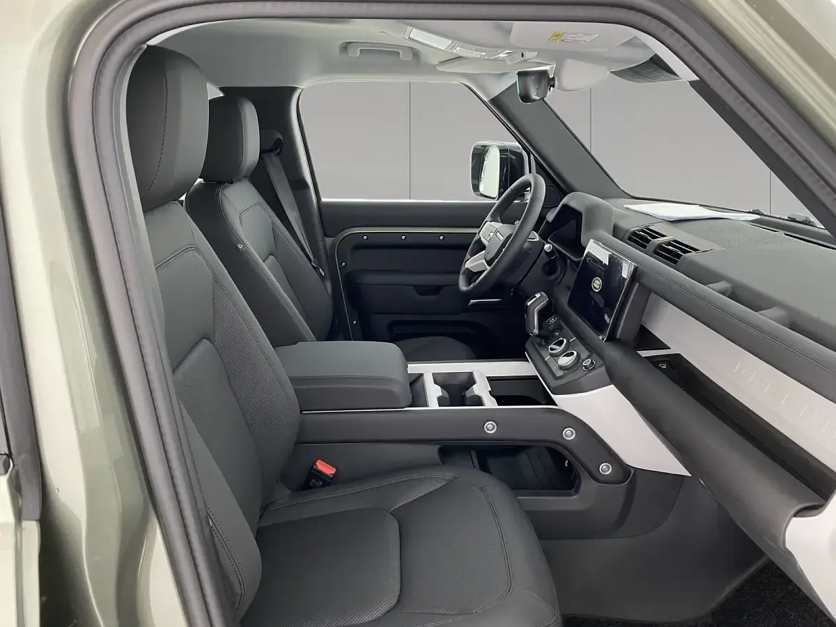 Usado Land Rover Defender S 249 CV (183 kW) 2025 Pangea green SUV