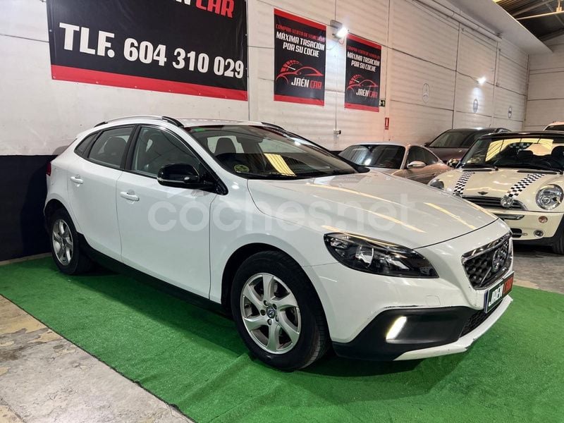 Blanco Usado 2015 Volvo V40 CC Momentum Familiar | 8990 € (Precio justo) - Imagen 1/4