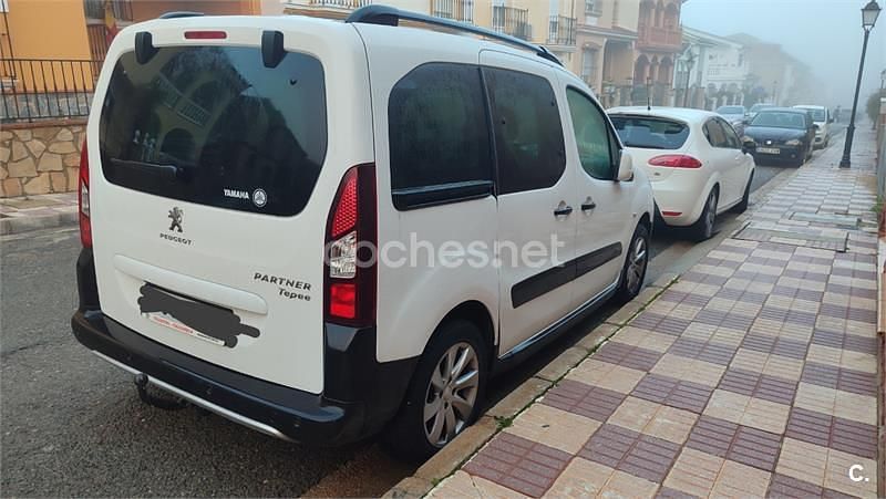 Usado Peugeot Partner Tepee Active 100 CV (73 kW) 2016 Blanco Monovolumen