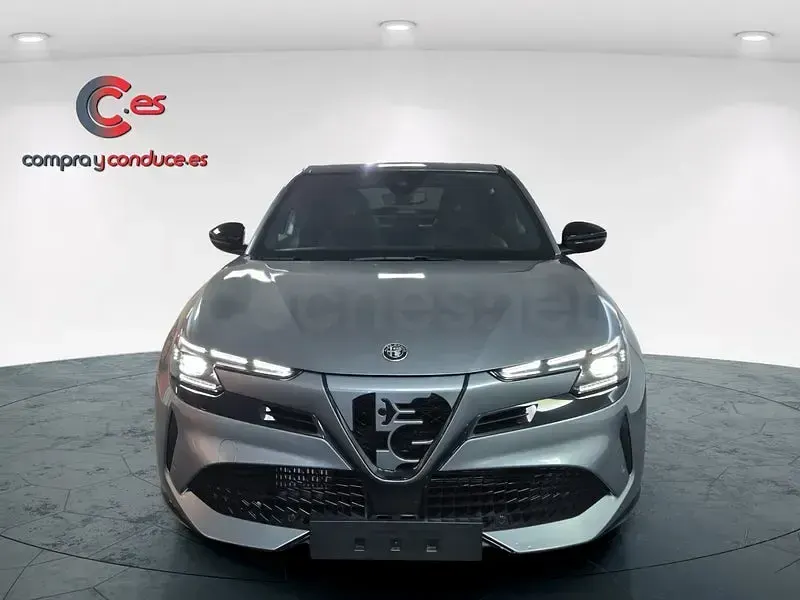Nuevo Alfa Romeo Junior 145 CV (106 kW) 2026 Gris / plata SUV