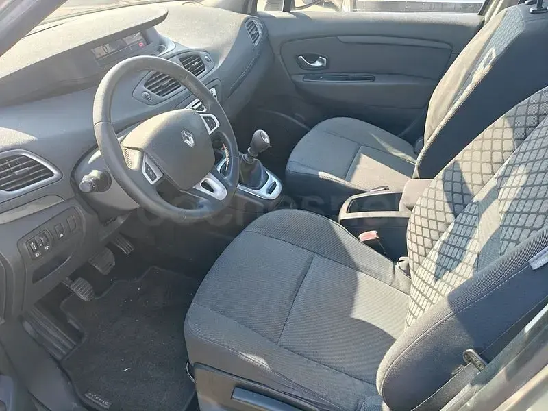 Usado Renault Scénic III Dynamique 110 CV (80 kW) 2011 Beige Monovolumen