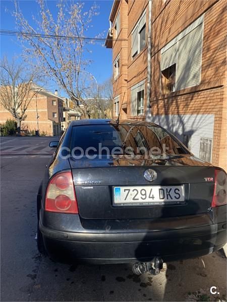 Usado VW Passat Comfortline 100 CV (73 kW) 2002 Negro Berlina