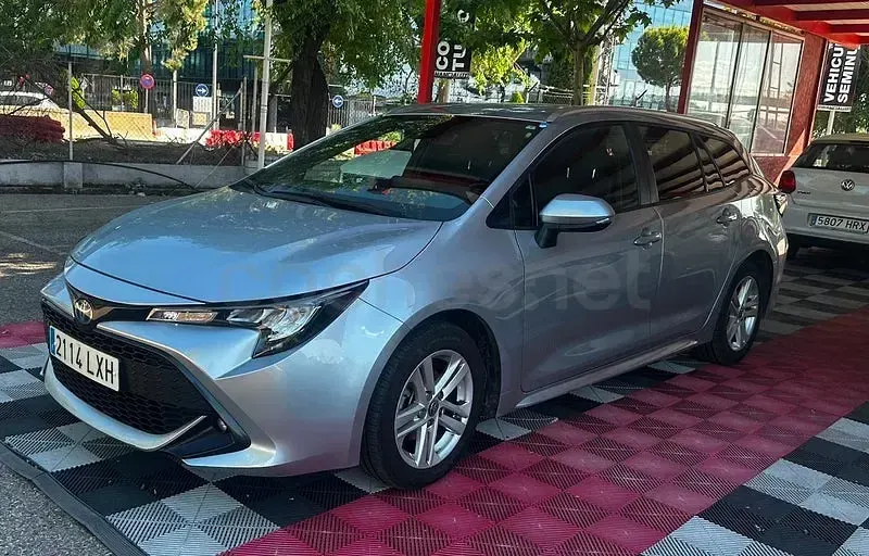 Usado Toyota Corolla Active 122 CV (89 kW) 2022 Gris / plata Familiar