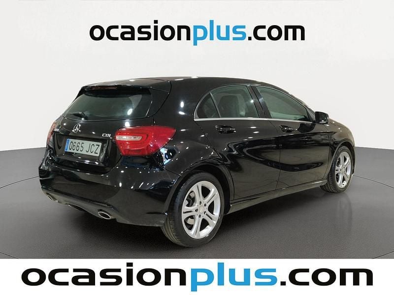 Usado Mercedes A180 Urban 109 CV (80 kW) 2015 Negro Utilitario