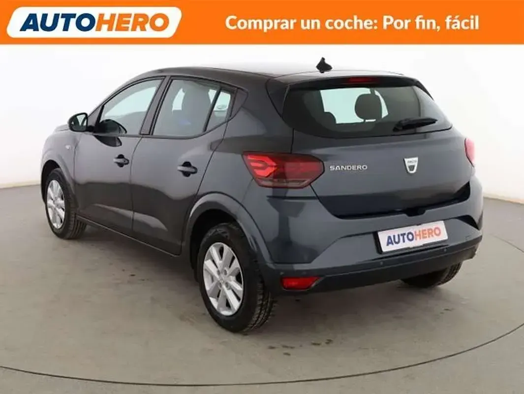 Usado Dacia Sandero Comfort 91 CV (66 kW) 2022 Gris Utilitario