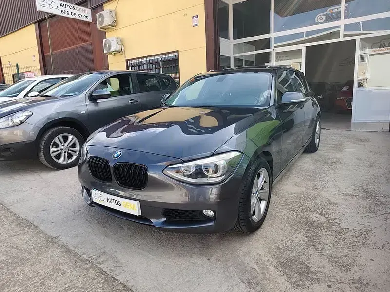 Usado BMW 118 Comfort Edition 170 CV (125 kW) 2015 Gris / plata Utilitario