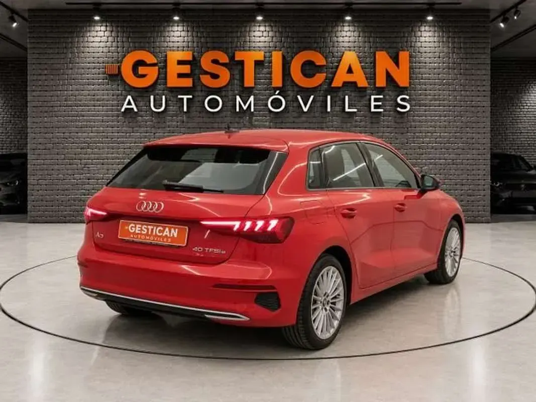 Usado Audi A3 Sportback Advanced 204 CV (150 kW) 2022 Rojo Utilitario