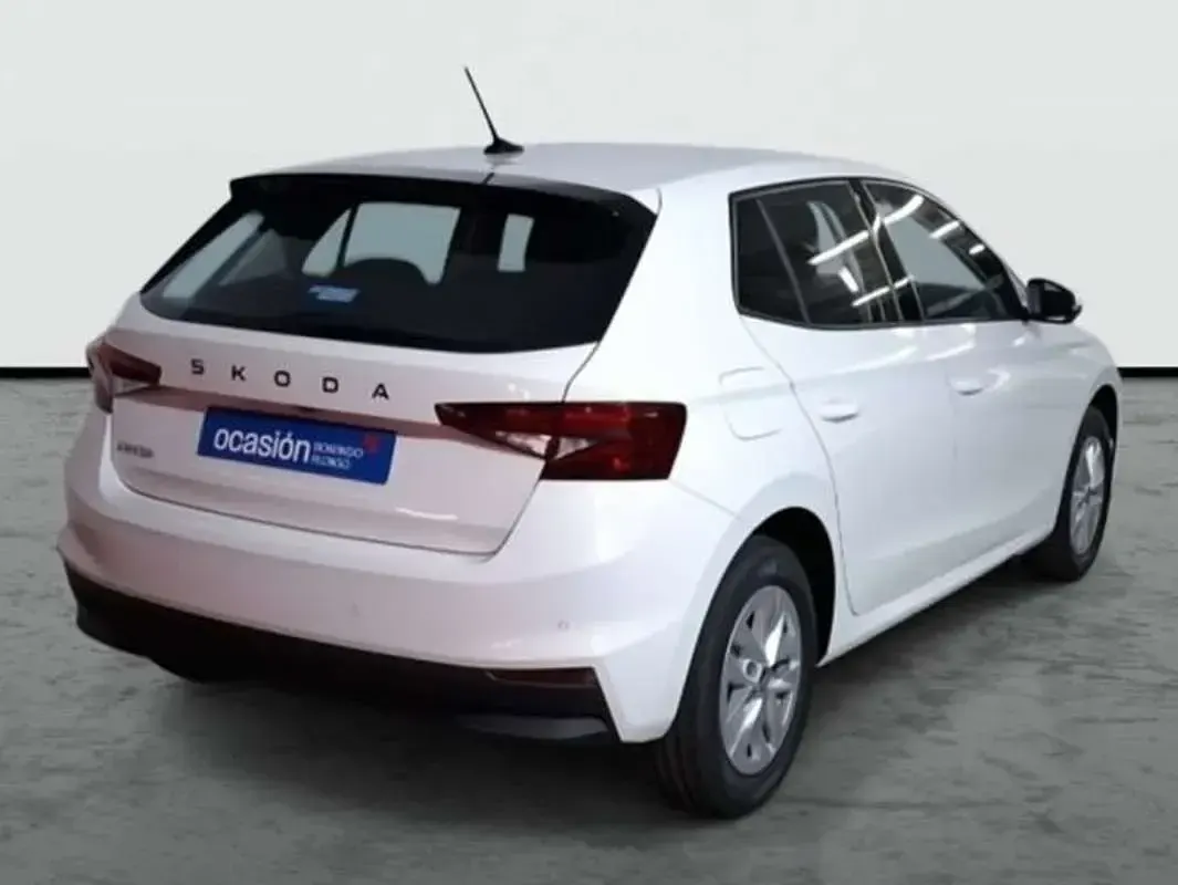 Usado Skoda Fabia Selection 95 CV (69 kW) 2025 Blanco Utilitario