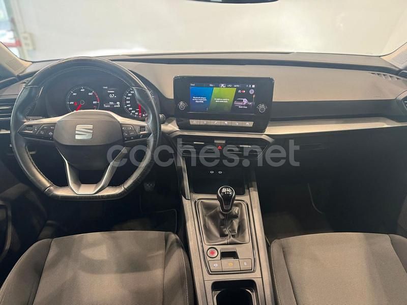 Usado Seat Leon Reference 115 CV (84 kW) 2022 Blanco Familiar