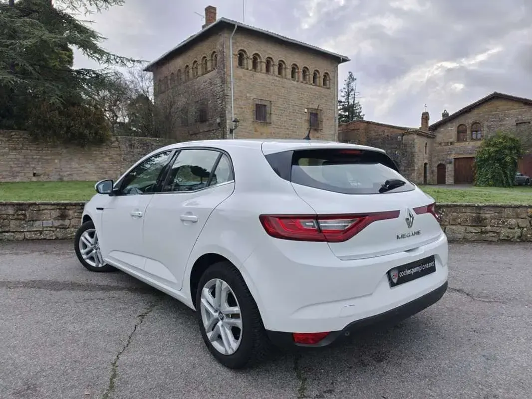 Usado Renault Mégane Intens 101 CV (74 kW) 2016 Blanco Utilitario