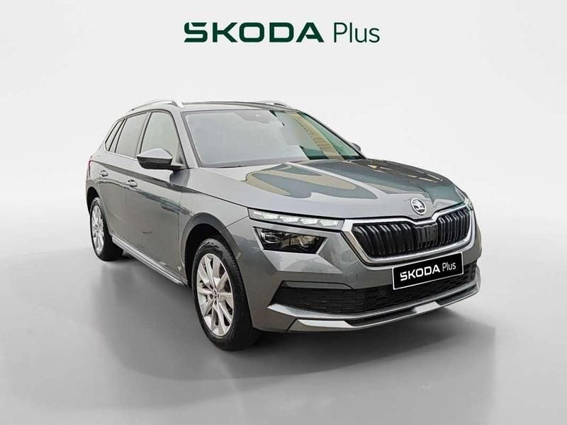 Usado Skoda Kamiq Ambition 110 CV (80 kW) 2022 Gris SUV
