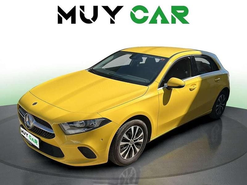 Usado Mercedes A200 150 CV (110 kW) 2022 Amarillo Utilitario