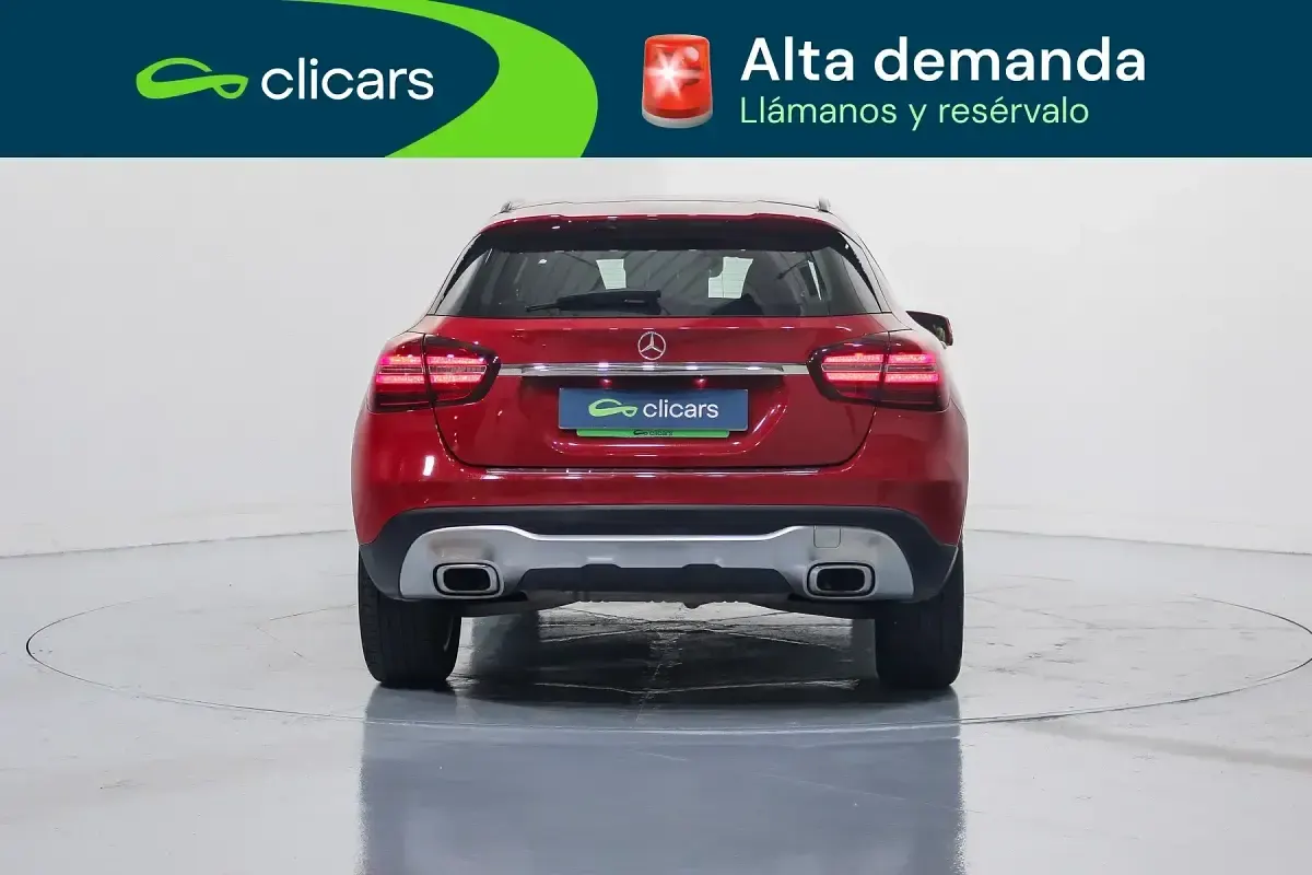 Usado Mercedes GLA180 122 CV (89 kW) 2019 Rojo SUV
