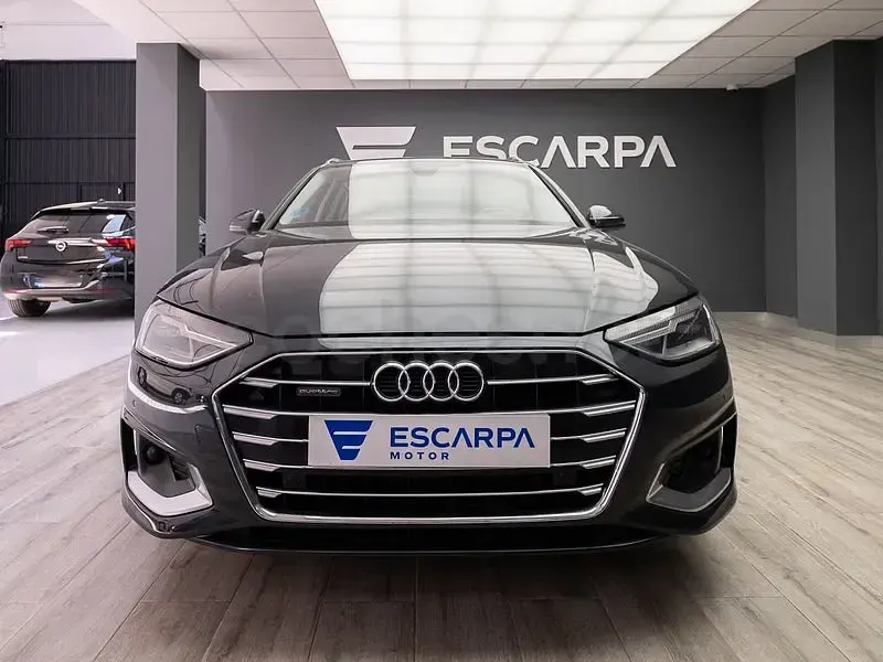 Usado Audi A4 Advanced Plus 190 CV (139 kW) 2019 Gris / plata Familiar