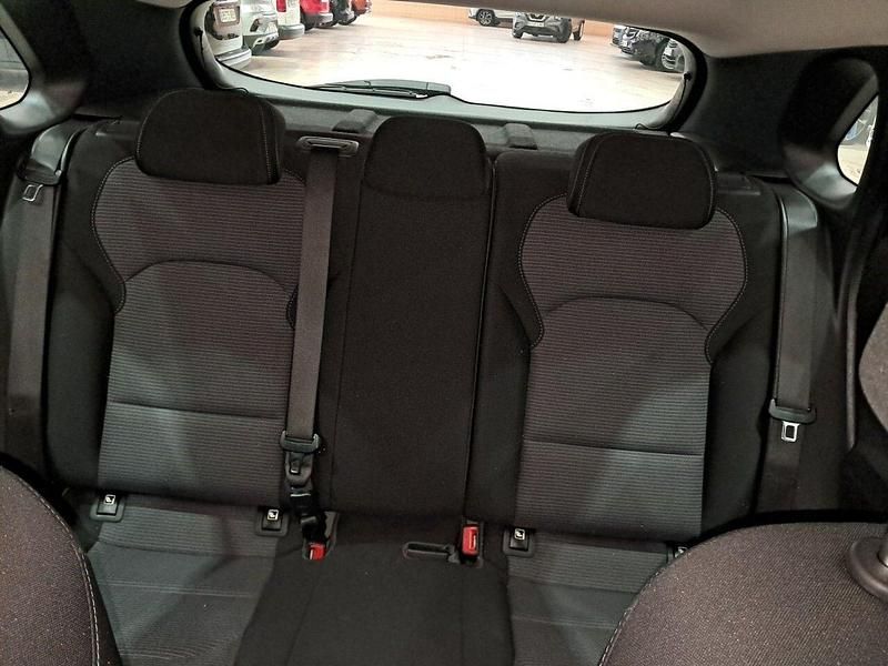 Usado Hyundai i30 111 CV (81 kW) 2022 Negro Berlina