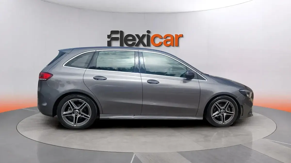 Usado Mercedes B180 116 CV (85 kW) 2022 Gris Utilitario