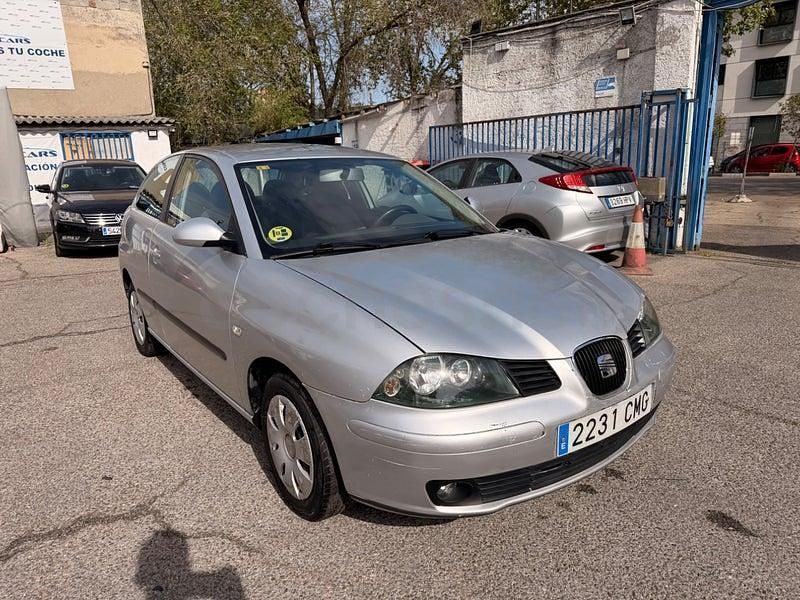 Begagnad Seat Ibiza Fresh 75 HK (55 kW) 2003 Grå Halvkombi