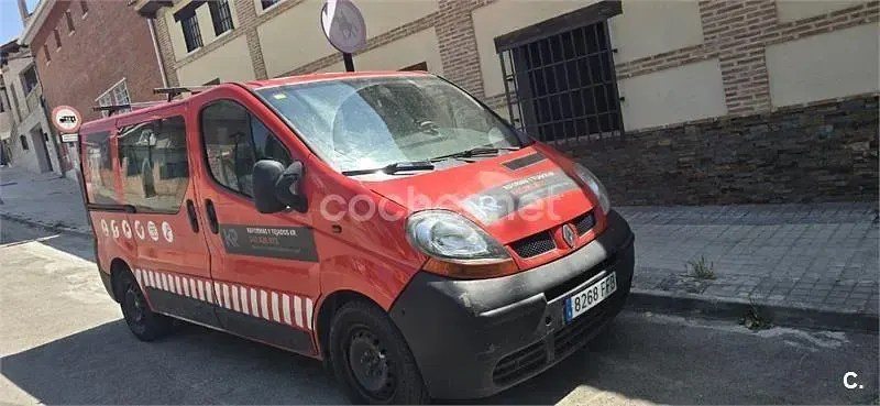 Usado Renault Trafic LIMITED Business 120 CV (88 kW) 2019 Rojo Monovolumen