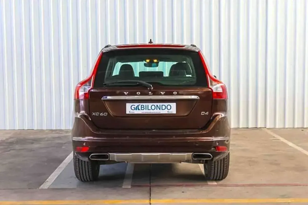Usado Volvo XC60 Momentum 181 CV (133 kW) 2015 Marrón SUV