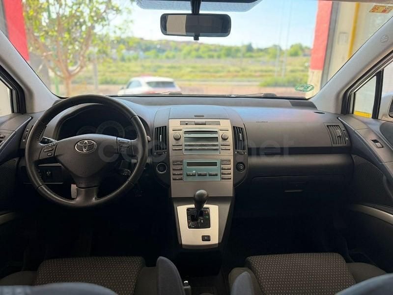 Usado Toyota Corolla Verso Sol 129 CV (94 kW) 2008 Beige Monovolumen