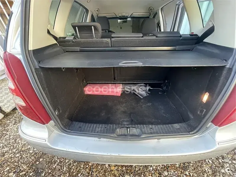 Usado Mercedes A180 Classic 109 CV (80 kW) 2009 Gris / plata Monovolumen