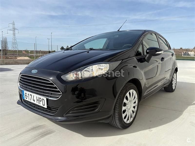 Usado Ford Fiesta Trend 82 CV (60 kW) 2013 Negro Utilitario