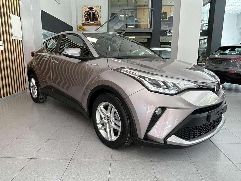 Usado Toyota C-HR Advance 122 CV (89 kW) 2021 Gris SUV