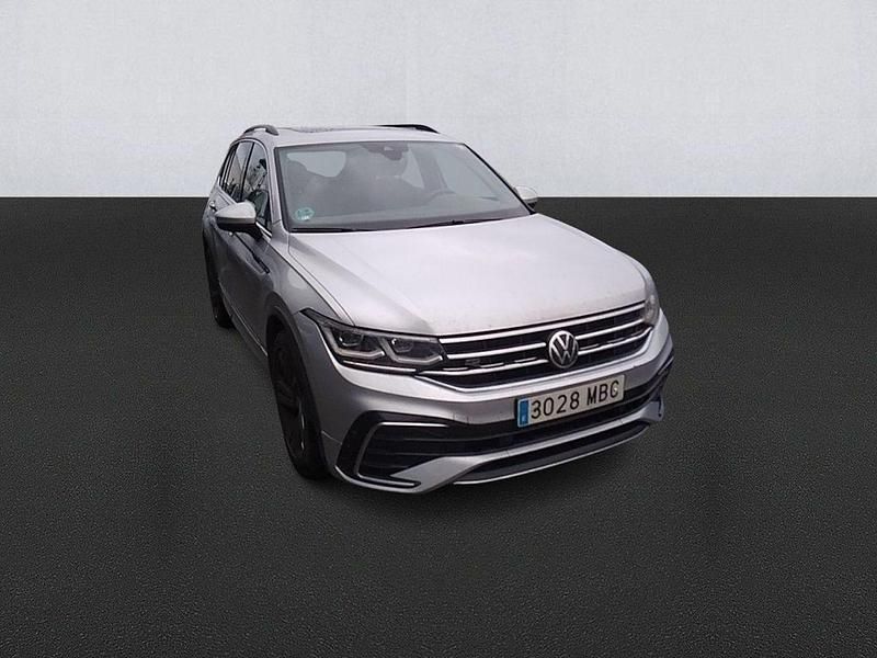Usado VW Tiguan R-line 150 CV (110 kW) 2022 Gris / plata SUV